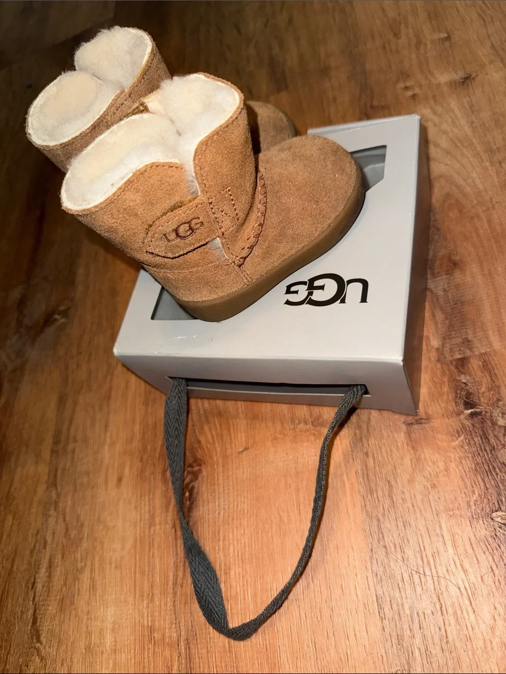 UGG keelan Chestnut Suede Shearling Booties